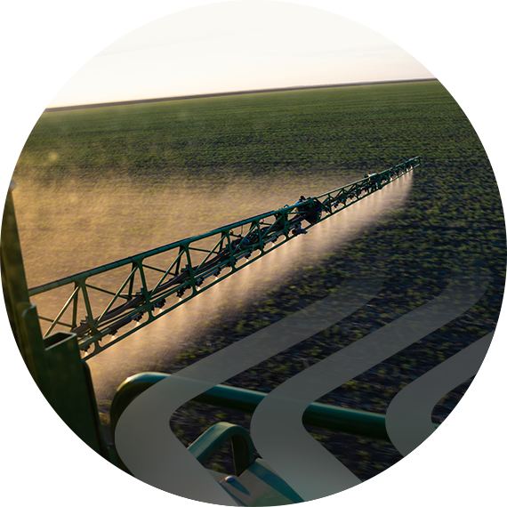 Base Rural agronomist conducting field inspection